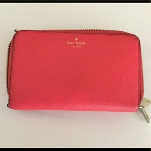 Kate Spade Zipped wallet